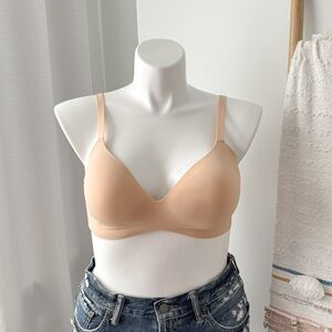 Knix Wing Woman Light Padding Wireless Nude Bra Size 4 - 32C 32D 34C 34D